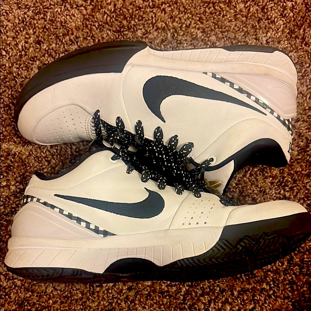 Nike White Black Athletic Shoes